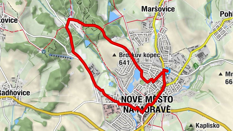 Nové Město na Moravě - kostel sv. Kunhuty - Na zastávce
