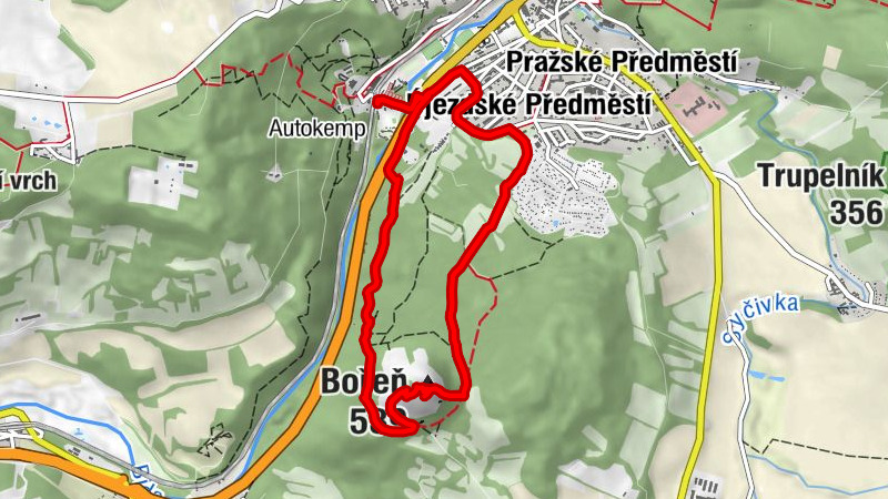 Restaurace "U Kádi" - Dvojštít Maturita a Školka - Bořeň - Nádvoří - přepadlý pilíř