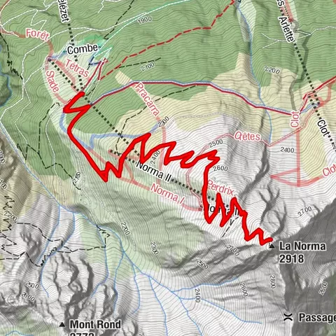 Hiking to the tip of La Norma